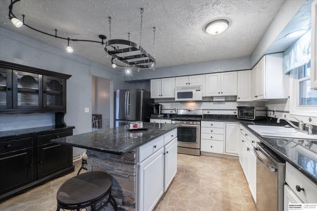 5830 S 152nd Avenue, Omaha, NE 68137