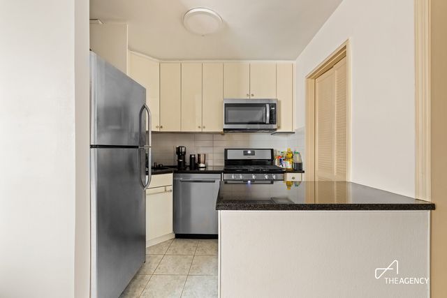 6011 Broadway Apt 6E, New York City, NY 11377