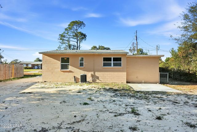2204 Edgewood Drive, Panama City, FL 32405