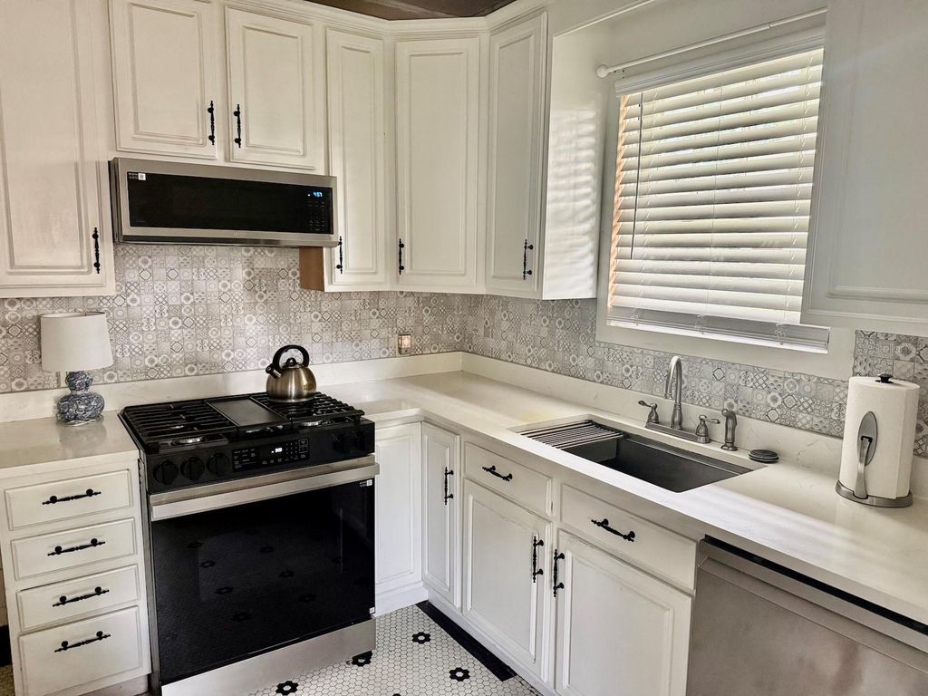 Image 11 of property listing at 1410 ELGIN STREET, Lakeland, FL 33801