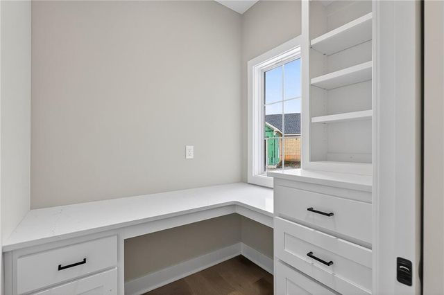 22214 W 82nd Terrace, Lenexa, KS 66220