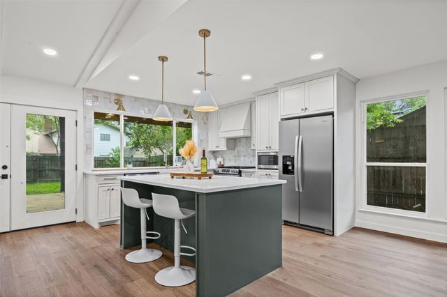 9219 Hunters TRCE E, Austin, TX 78758