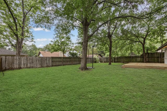 9219 Hunters TRCE E, Austin, TX 78758
