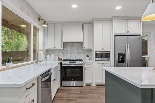 9219 Hunters TRCE E, Austin, TX 78758
