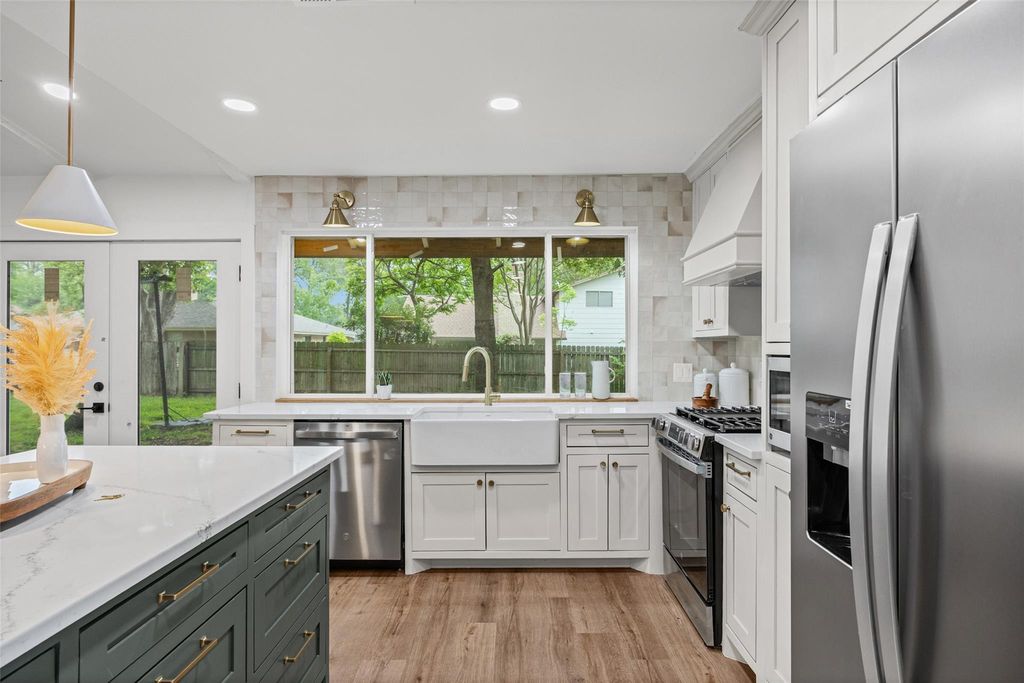 9219 Hunters TRCE E, Austin, TX 78758
