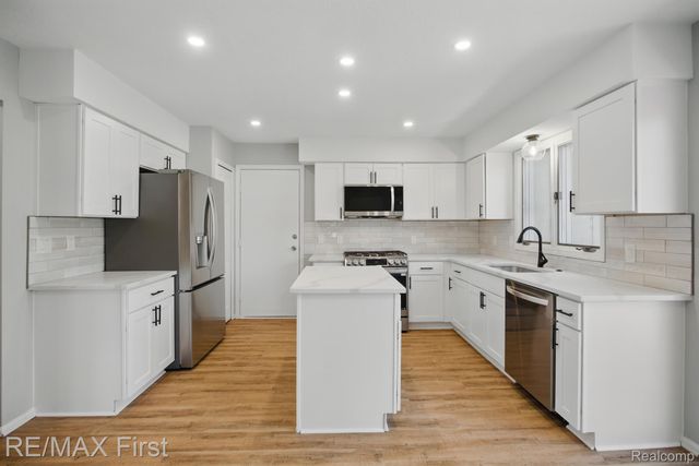 6620 RED CEDAR Lane, West Bloomfield Charter Township, MI 48324