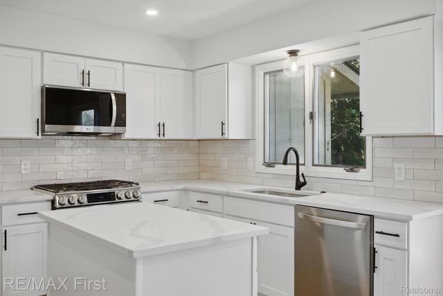 6620 RED CEDAR Lane, West Bloomfield Charter Township, MI 48324
