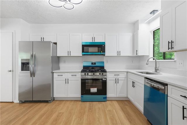996 Park Forest Trl NW, Lilburn, GA 30047