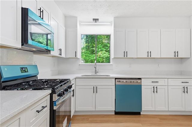 996 Park Forest Trl NW, Lilburn, GA 30047