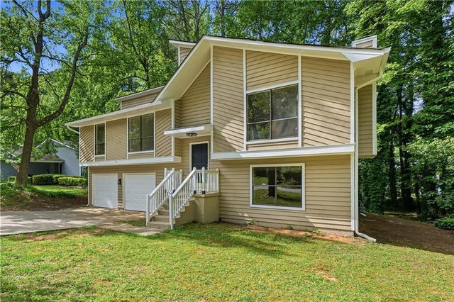 996 Park Forest Trl NW, Lilburn, GA 30047