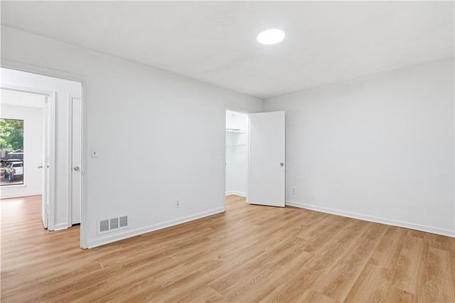 996 Park Forest Trl NW, Lilburn, GA 30047