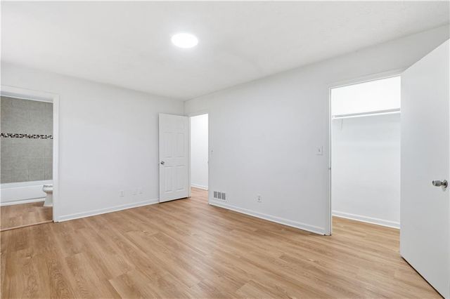 996 Park Forest Trl NW, Lilburn, GA 30047