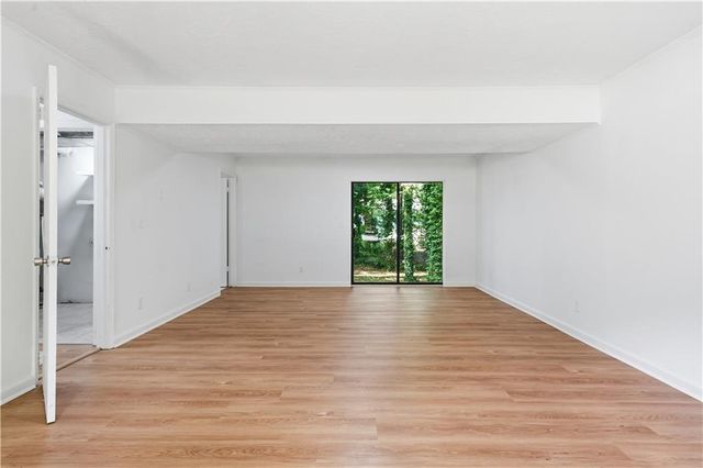 996 Park Forest Trl NW, Lilburn, GA 30047