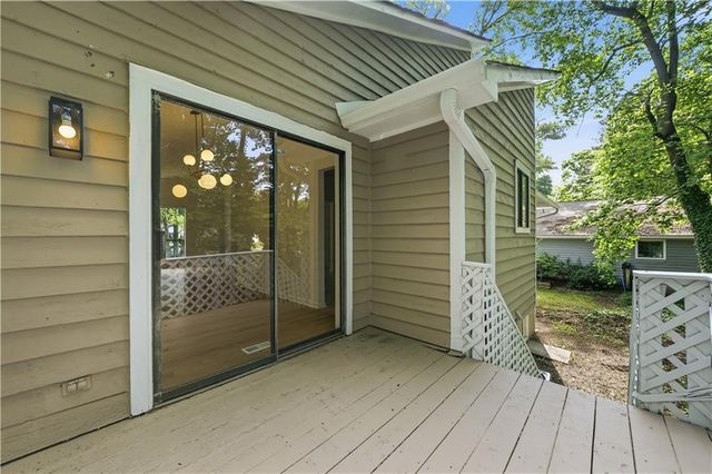 996 Park Forest Trl NW, Lilburn, GA 30047