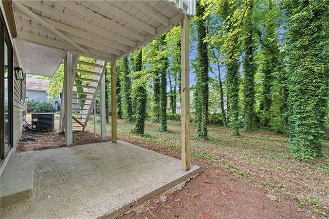 996 Park Forest Trl NW, Lilburn, GA 30047