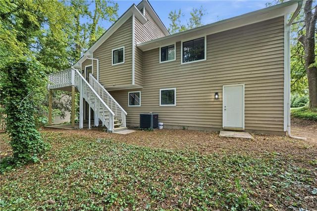 996 Park Forest Trl NW, Lilburn, GA 30047