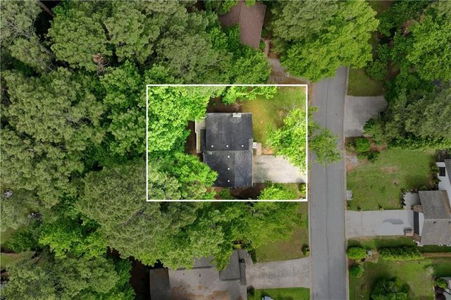 996 Park Forest Trl NW, Lilburn, GA 30047