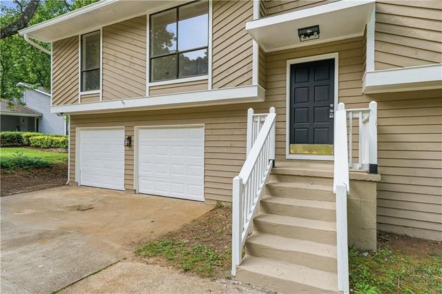 996 Park Forest Trl NW, Lilburn, GA 30047