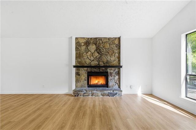 996 Park Forest Trl NW, Lilburn, GA 30047