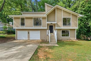 996 Park Forest Trail NW, Lilburn, GA 30047