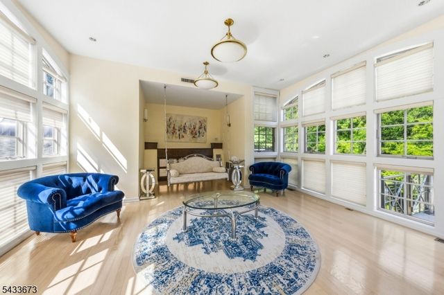 1 Brighton Ct, Livingston Twp., NJ 07039