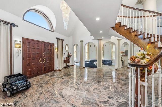 1 Brighton Ct, Livingston Twp., NJ 07039