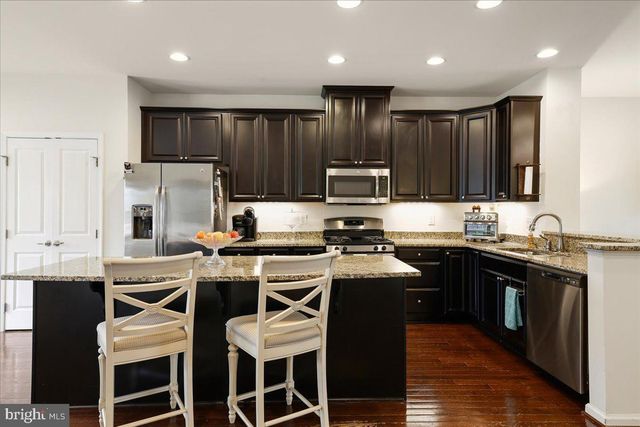 56 VILLAGE GREEN LN, Sicklerville, NJ 08081