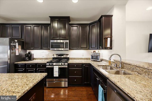 56 VILLAGE GREEN LN, Sicklerville, NJ 08081