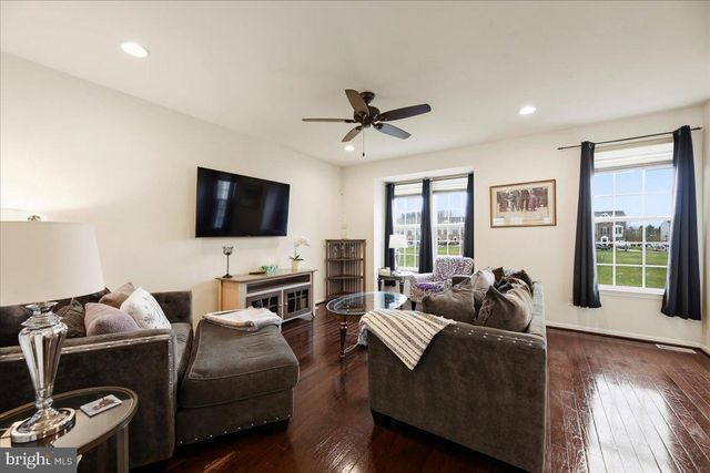 56 VILLAGE GREEN LN, Sicklerville, NJ 08081