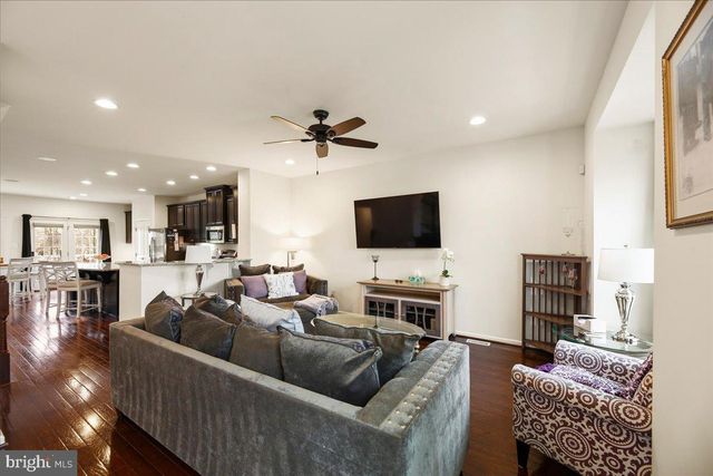 56 VILLAGE GREEN LN, Sicklerville, NJ 08081