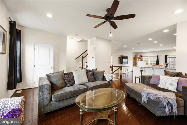 56 VILLAGE GREEN LN, Sicklerville, NJ 08081