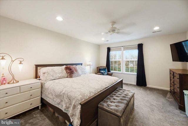 56 VILLAGE GREEN LN, Sicklerville, NJ 08081