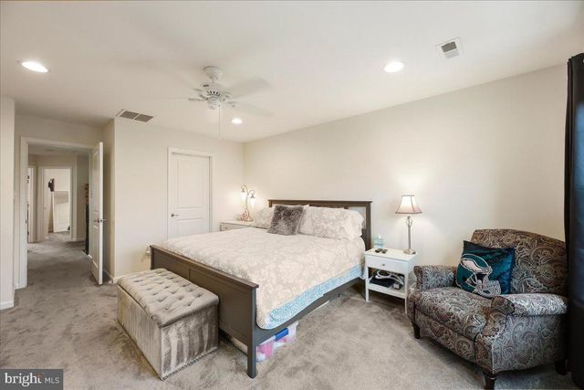 56 VILLAGE GREEN LN, Sicklerville, NJ 08081