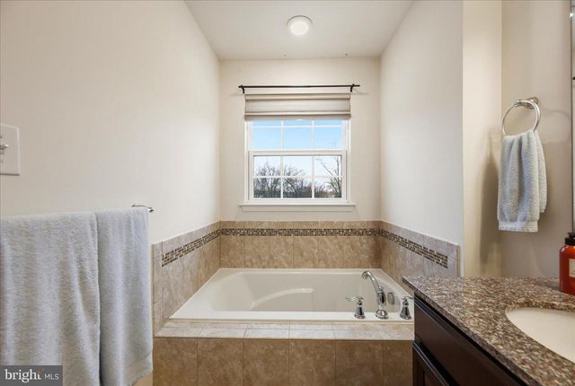 56 VILLAGE GREEN LN, Sicklerville, NJ 08081