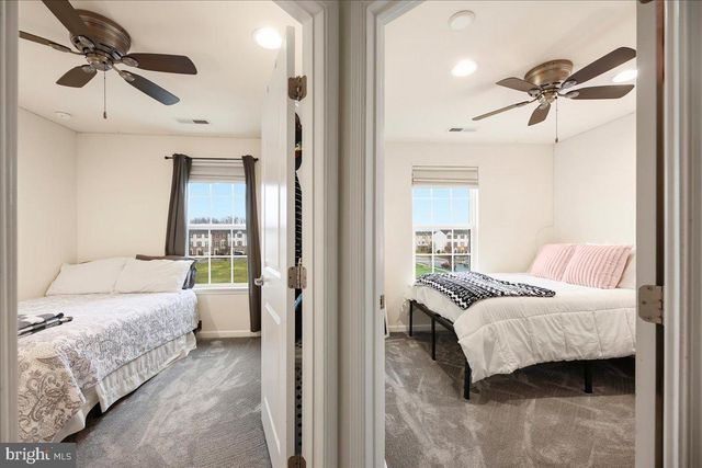 56 VILLAGE GREEN LN, Sicklerville, NJ 08081