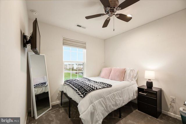 56 VILLAGE GREEN LN, Sicklerville, NJ 08081