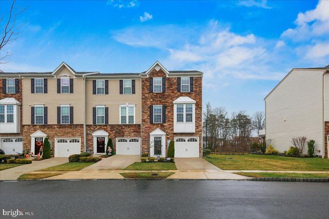 56 VILLAGE GREEN LN, Sicklerville, NJ 08081