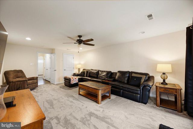 56 VILLAGE GREEN LN, Sicklerville, NJ 08081