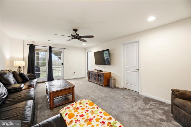 56 VILLAGE GREEN LN, Sicklerville, NJ 08081