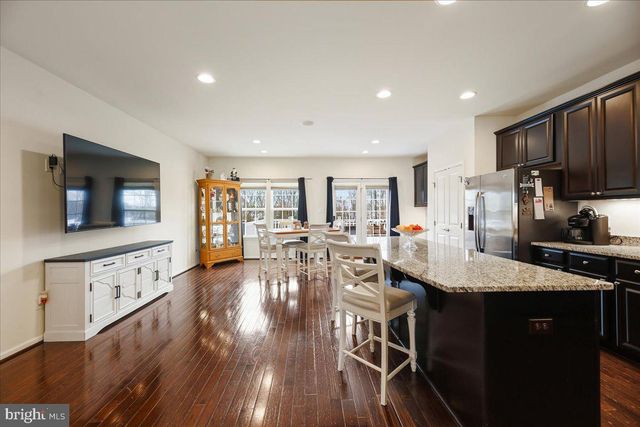 56 VILLAGE GREEN LN, Sicklerville, NJ 08081