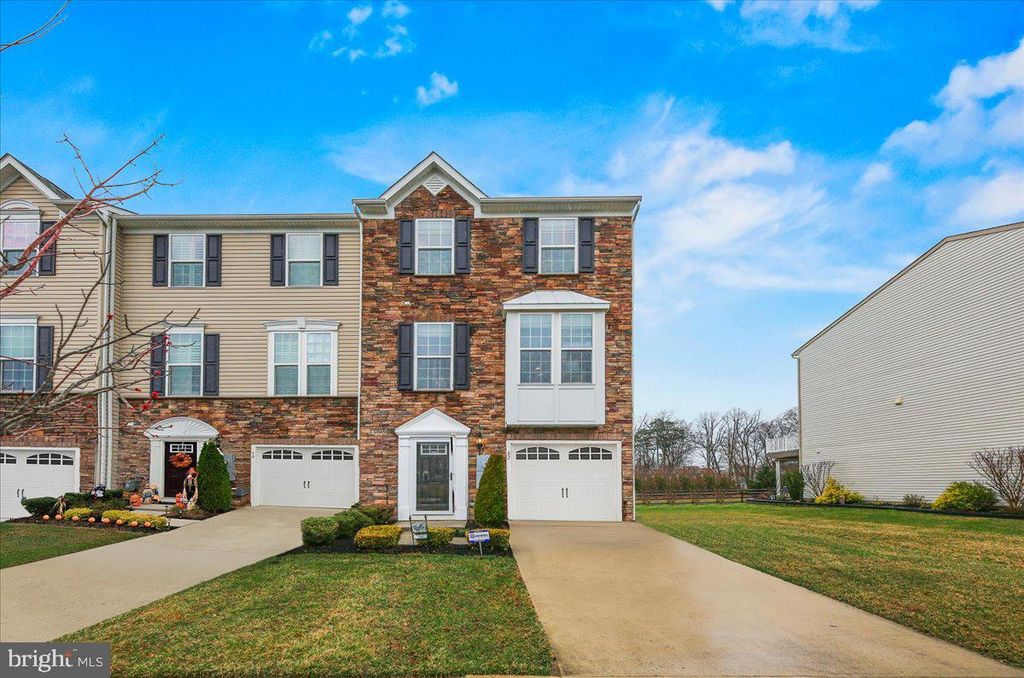 56 VILLAGE GREEN LN, Sicklerville, NJ 08081