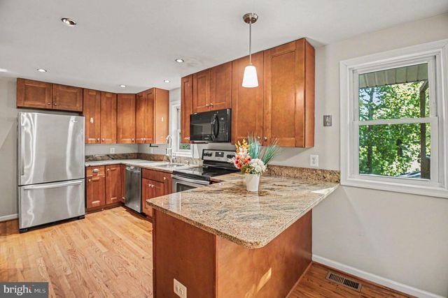 7409 LAKE DR, Manassas, VA 20111