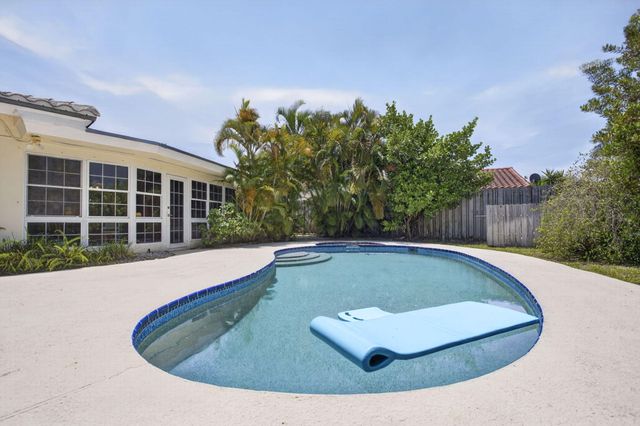 581 SE 11th Street, Pompano Beach, FL 33060