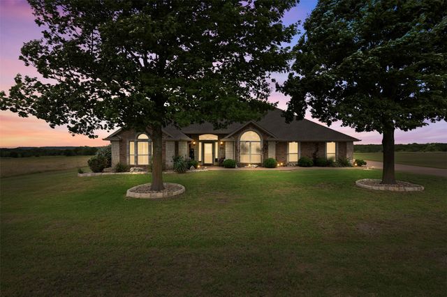 7520 Muirfield Drive, Cleburne, TX 76033