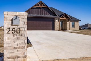 250 Maple Leaf Drive, Durant, OK 74701