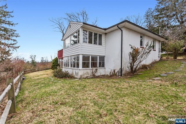 145 Highview Terrace, Hawthorne, NJ 07506