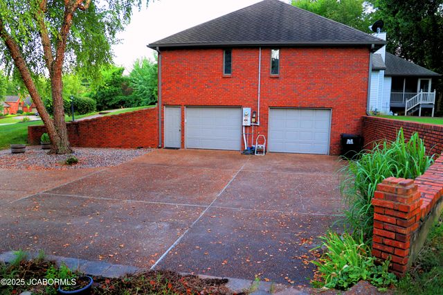 2704 COVEY LANE, Jefferson City, MO 65109