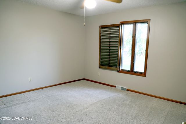 2704 COVEY LANE, Jefferson City, MO 65109