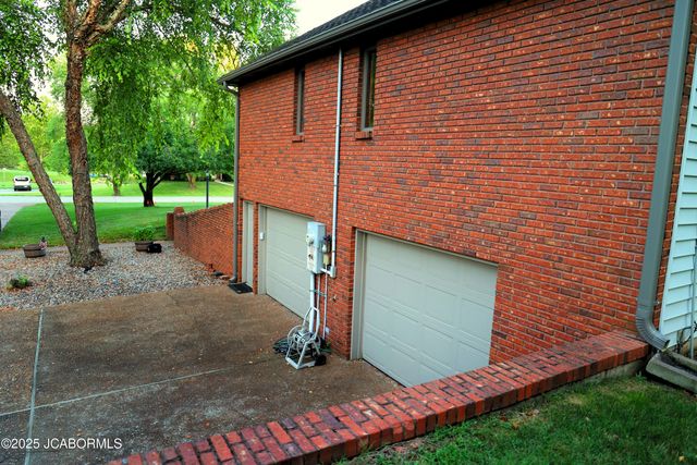 2704 COVEY LANE, Jefferson City, MO 65109