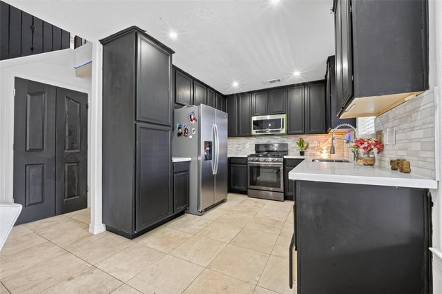 8802 Outview Court, Houston, TX 77040